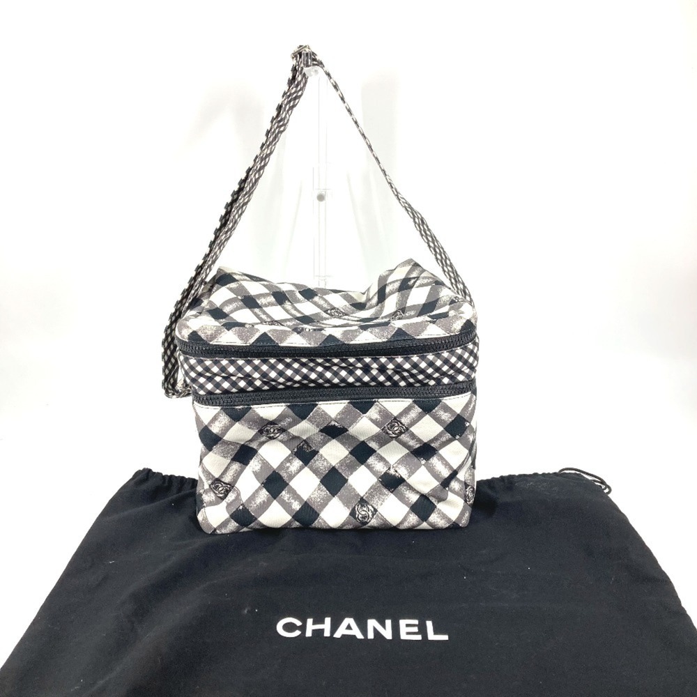 CHANEL White Shoulder Bag - Picture 16 of 16